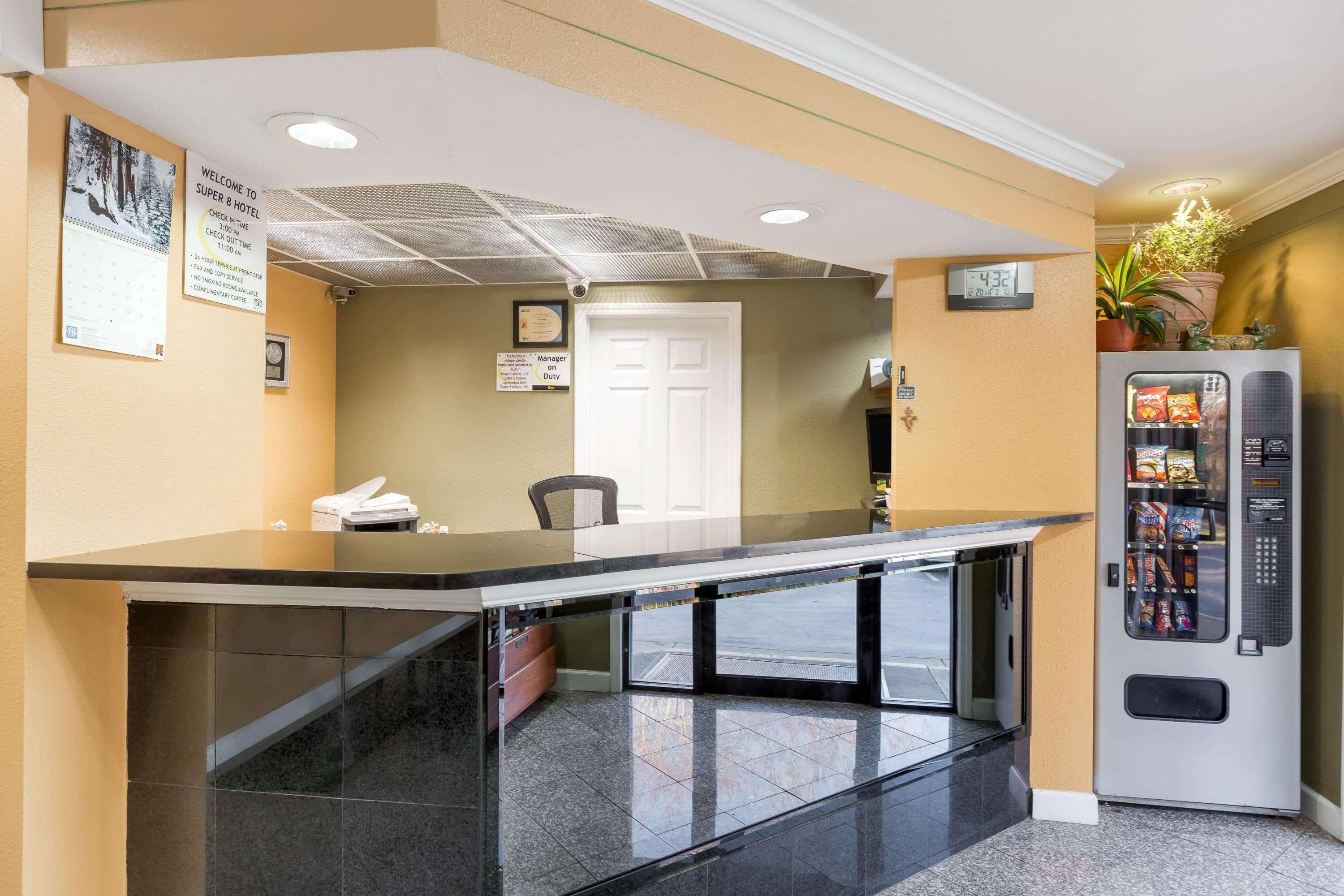 Super 8 By Wyndham Indianapolis-Southport Rd Motel Екстериор снимка