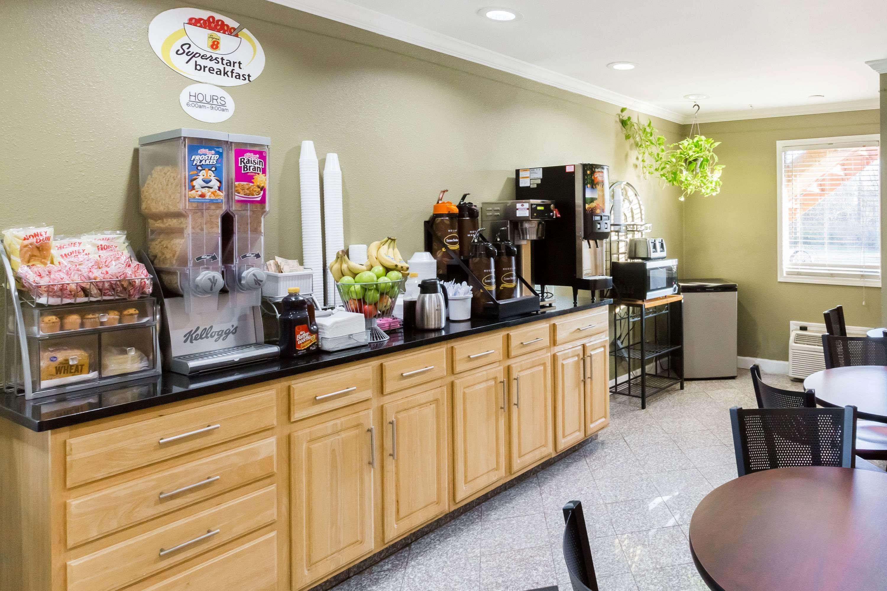 Super 8 By Wyndham Indianapolis-Southport Rd Motel Екстериор снимка