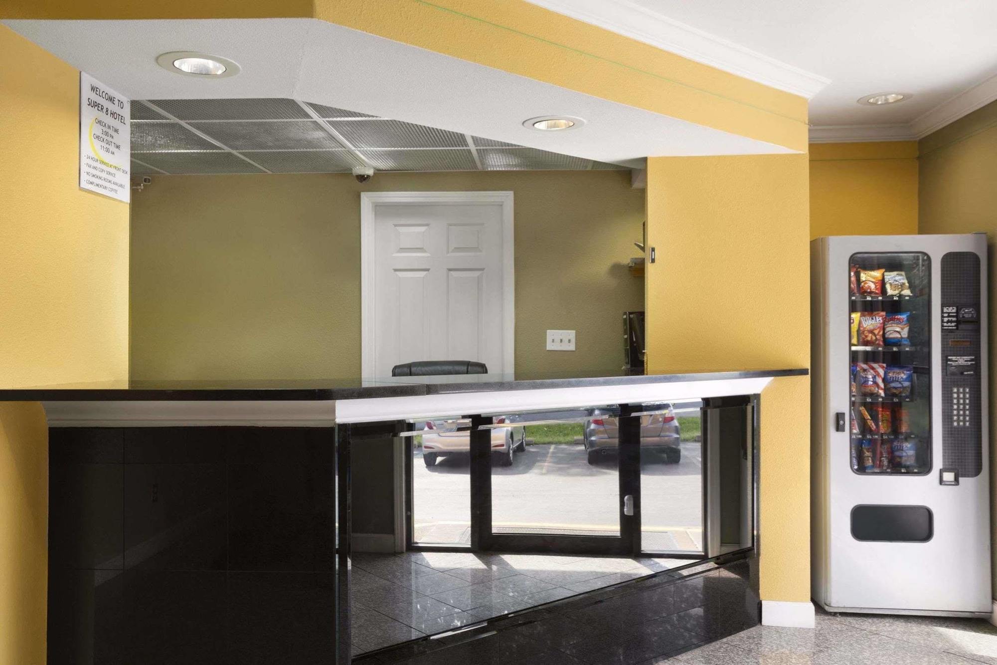 Super 8 By Wyndham Indianapolis-Southport Rd Motel Екстериор снимка